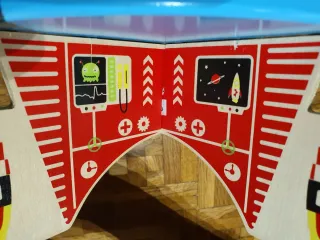 Cohete de madera interactivo Montessori