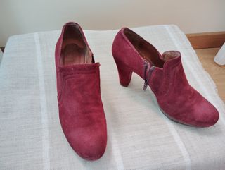 Zapato de tacón burdeos