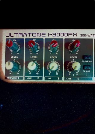 ENVÍO NO INCLUIDO Behringer Ultratone K3000FX