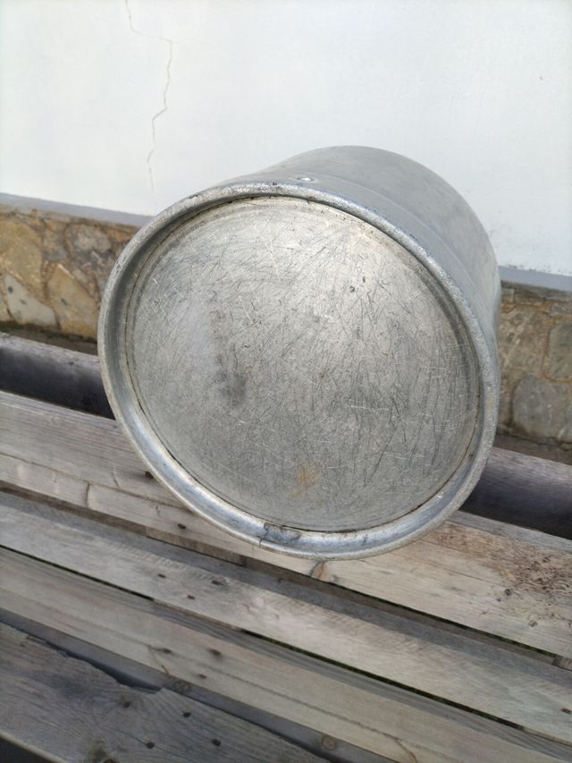 Lechera antigua de aluminio