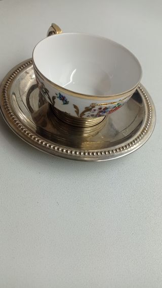 Juego café vintage. 5 tazas y 6 platos.