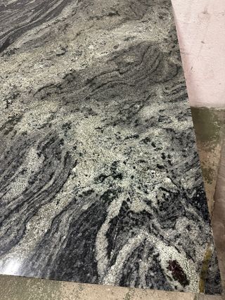 Isla de cocina de madera y granito