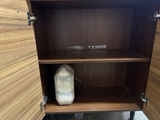 Isla de cocina de madera y granito