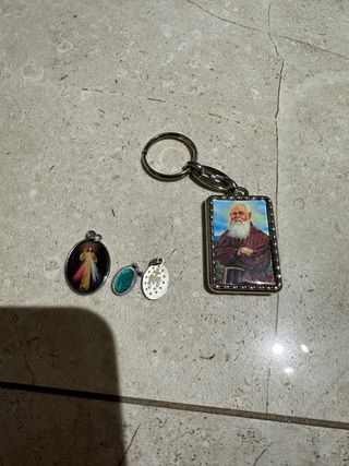 Medallas y llavero Virgen