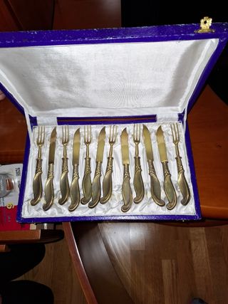 Cubertería cuchillos y tenedores