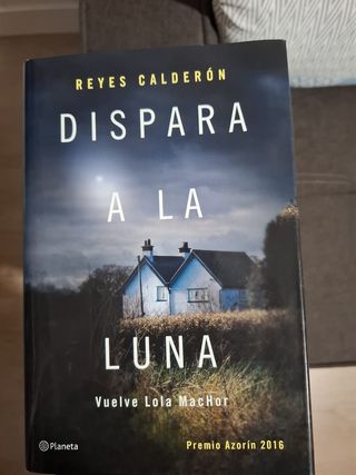 Dispara a la luna, Libro