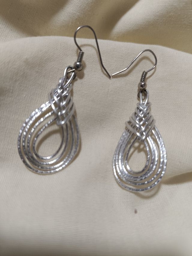 Pendientes colgantes hechos a mano