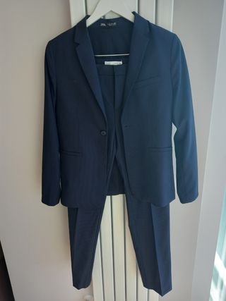 Traje júnior. Talla 13-14 años. Zara.