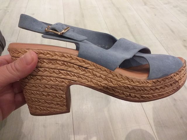 Sandalias azules tacón