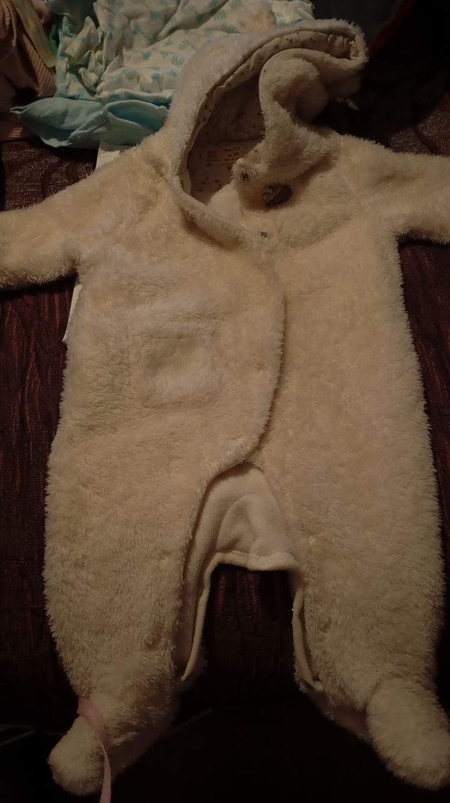 Abrigo enterizo bebé,talla 3-6 meses