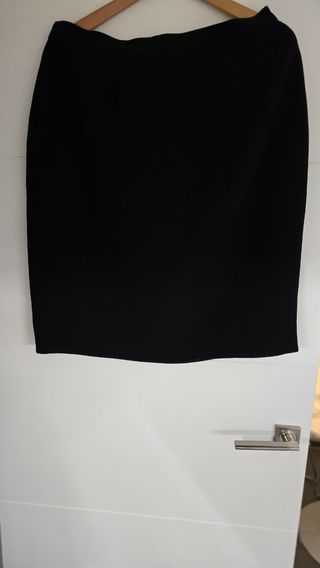 Falda tubo. Negro.Talla 50