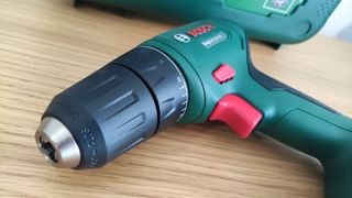 berbequim bosch EasyDrill 18V-40, nova em caixa