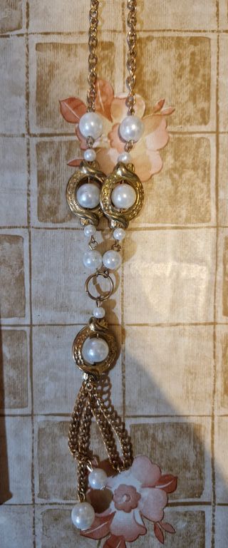 Collana in metallo con ciondoli