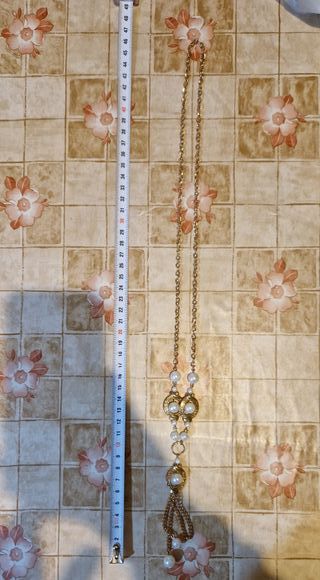 Collana in metallo con ciondoli