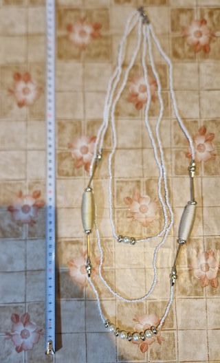 Collana con perline e ciondoli