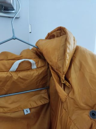 Anorak plumas mostaza