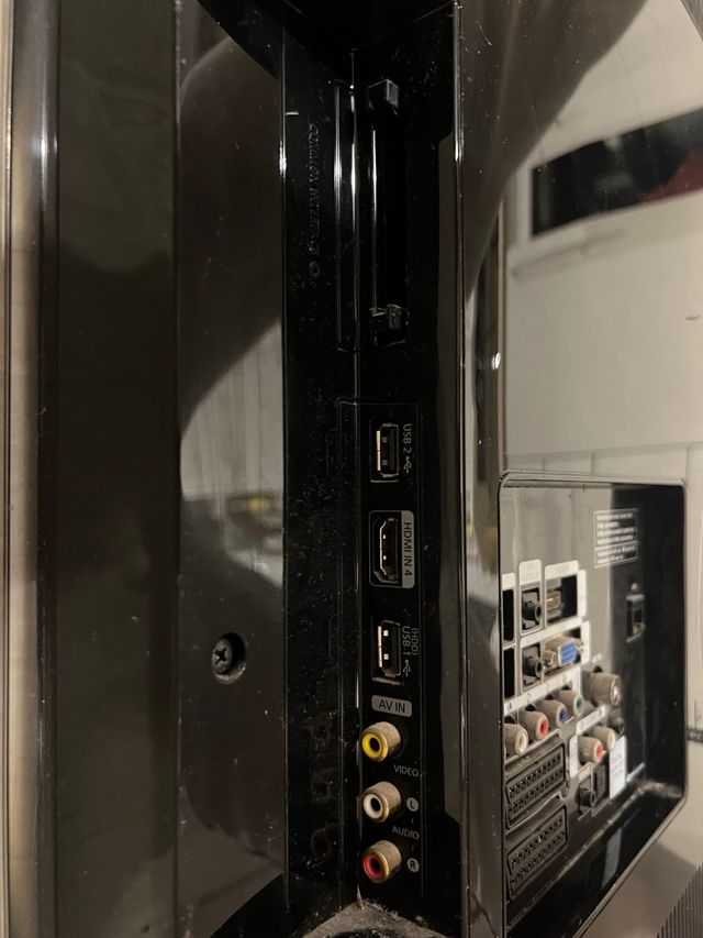 Television Samsung 37” con soporte pared