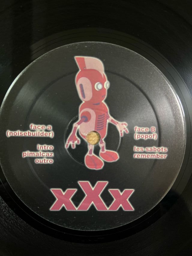 Noisebuilder vs Popof "xXx" disco in vinile techno
