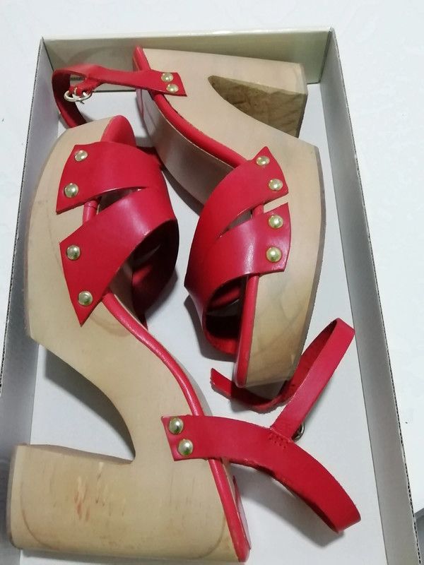 sandalias stradivarius coral