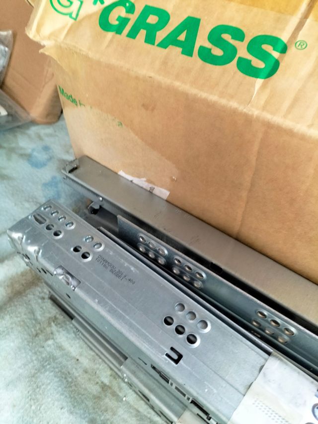 Lote Herrajes para cajones Grass