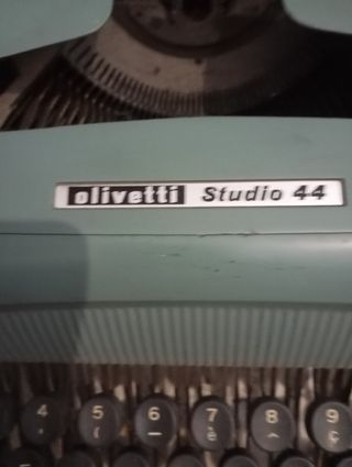 Macchina da scrivere Olivetti studio 44