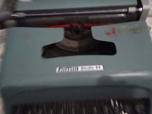 Macchina da scrivere Olivetti studio 44