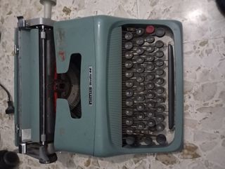 Macchina da scrivere Olivetti studio 44