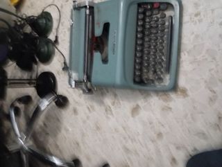 Macchina da scrivere Olivetti studio 44
