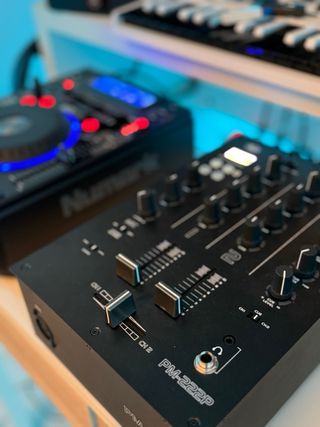 Numark NDX 500 “x2” y mezclador Omnitronic PM222P