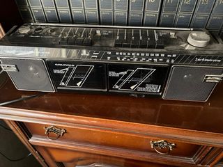 Radio antigua Grundig