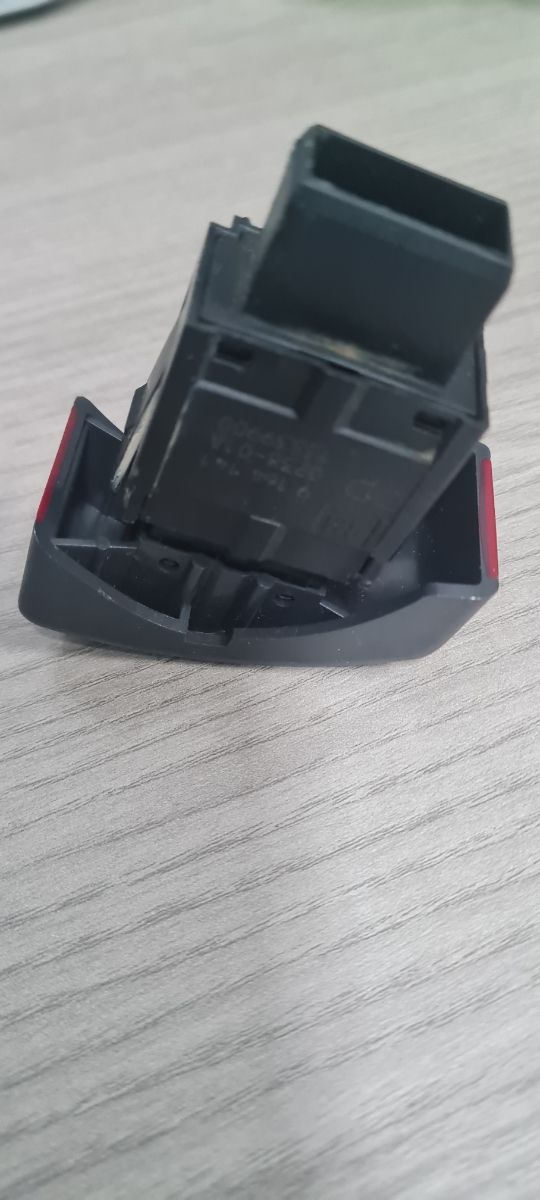 Interruptor luces emegencia opel corsa y combo