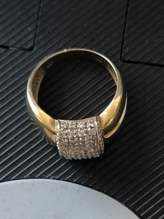 Anillo de oro con brillantes