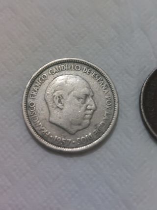 2 MONEDAS DE FRANCO DE 5 PESETAS