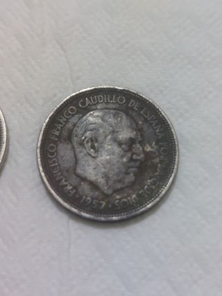 2 MONEDAS DE FRANCO DE 5 PESETAS