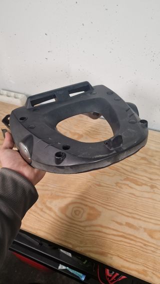 ✅️Top Case Givi 42L + Parrilla M5m monolock✅️