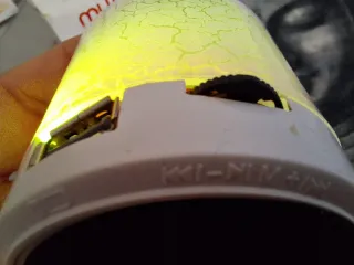 Mini altavoz portátil blanco