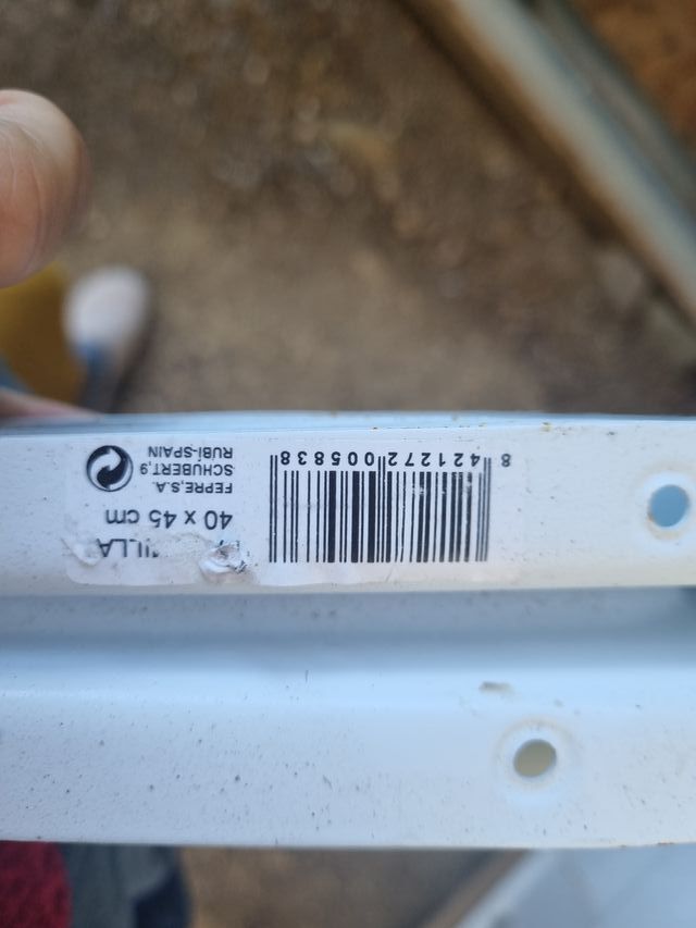 Triángulo y escuadras estantes