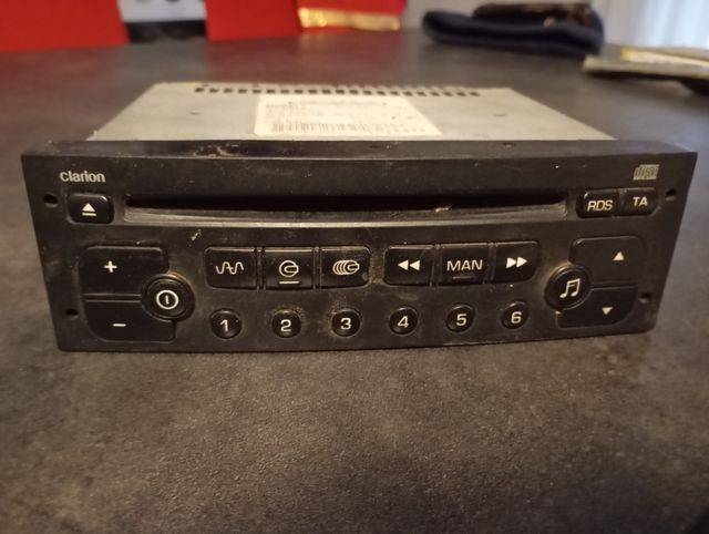 Stereo auto Clarion radio cd