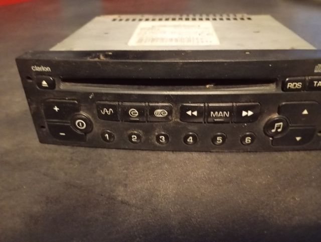 Stereo auto Clarion radio cd