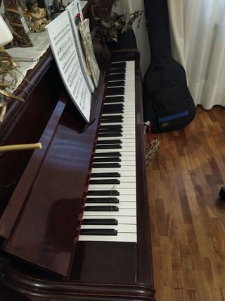 Piano JAVEL, de pared