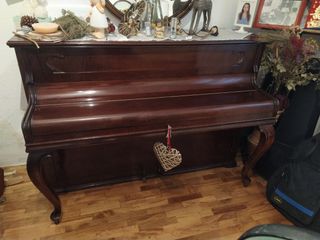 Piano JAVEL, de pared