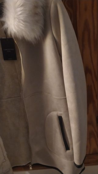 Chaqueton beig con cuello de pelo