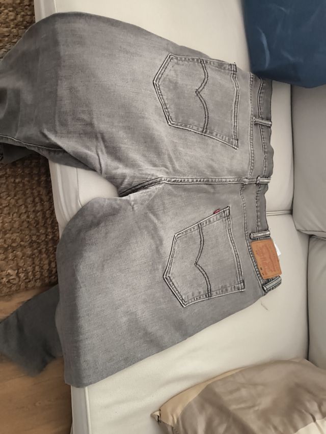 Levis 512