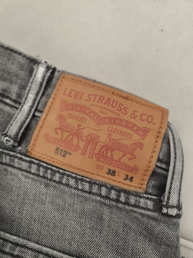 Levis 512