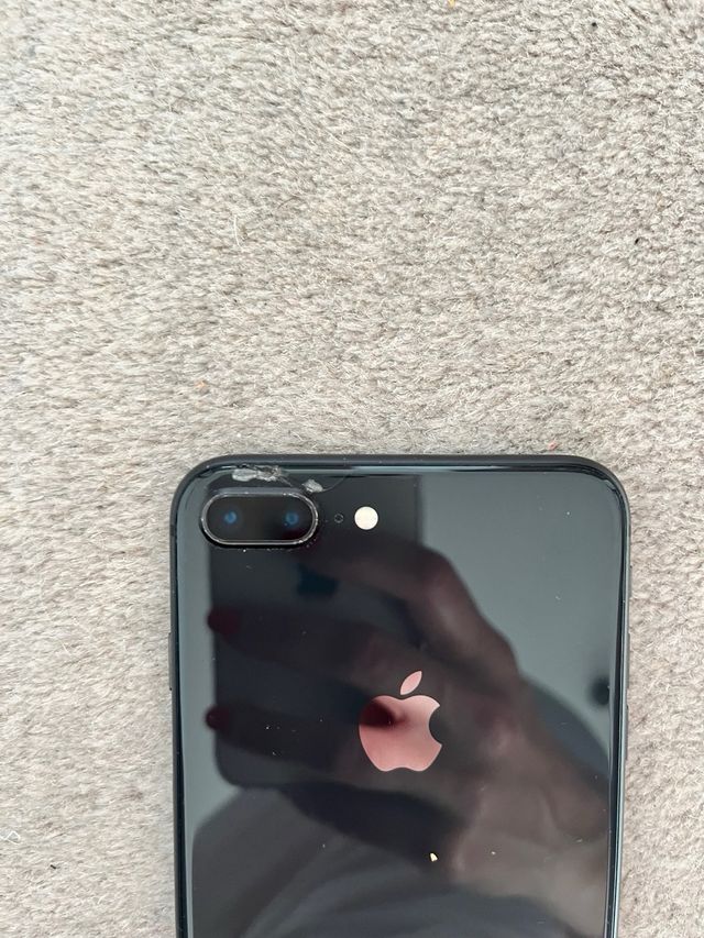 Iphone 8 con bateria nueva y fundas