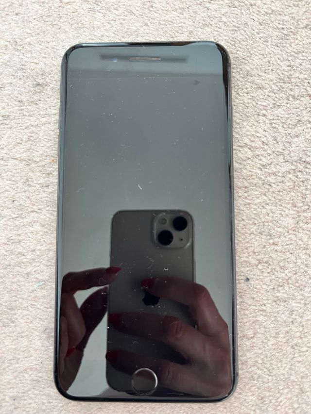 Iphone 8 con bateria nueva y fundas