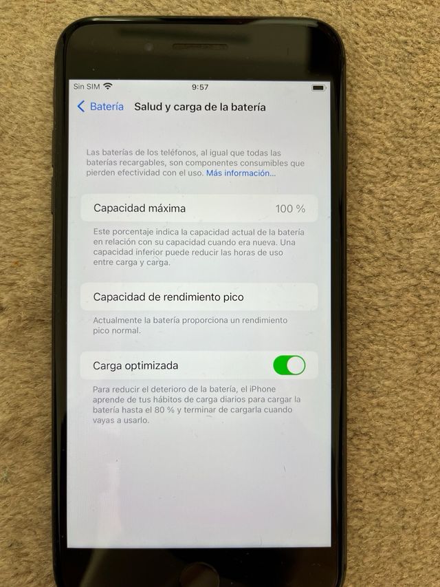 Iphone 8 con bateria nueva y fundas