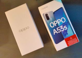 Caja completa y auriculares OPPO A53s