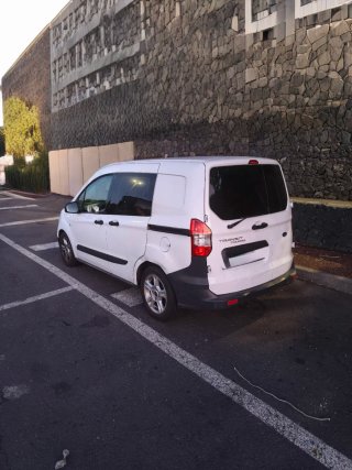 Ford E-Transit Courier 2016