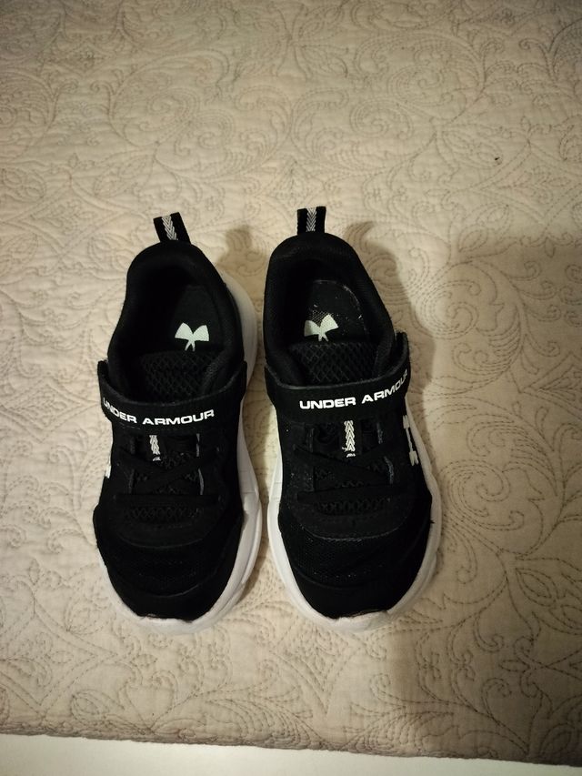 Zapatillas Under Armour talla 26